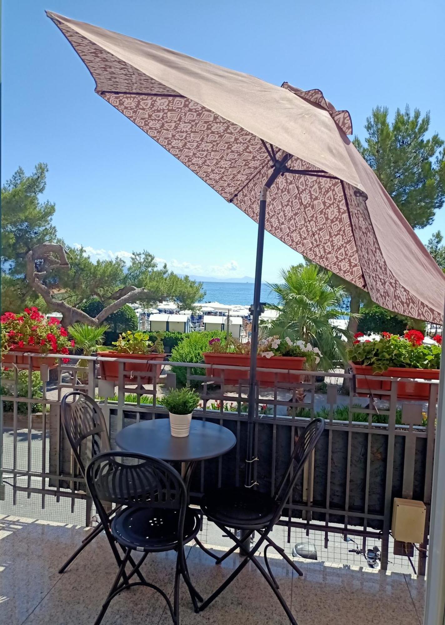 Hotel Serena Аренцано Екстериор снимка