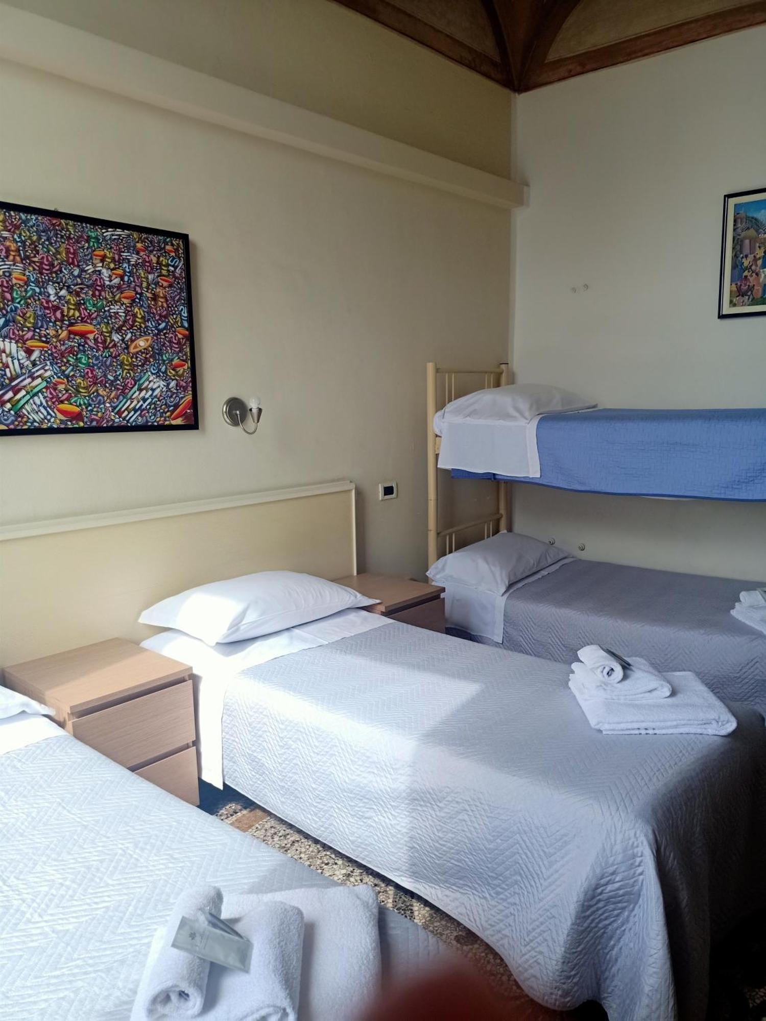 Hotel Serena Аренцано Стая снимка